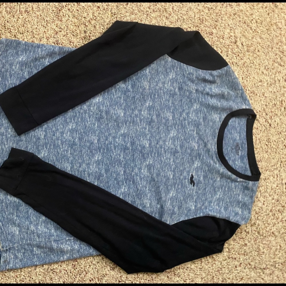 Hollister size XL. Long sleeve.